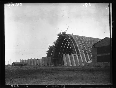 Ангары в Орли — Curieuse construction des hangars à dirigeables d'Orly - btv1b9045844w