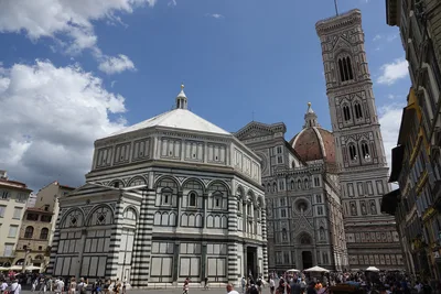Собор Санта-Мария-дель-Фьоре — общий вид купола: Baptistère et cathédrale Santa Maria del Fiore (Florence)