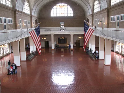 Зал регистрации на Эллис-Айленде — Ellis Island Registry Room