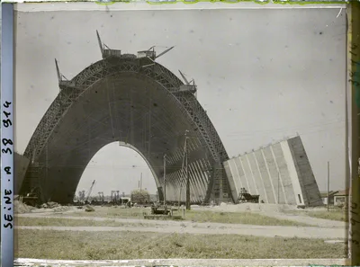 Ангары в Орли — Vue d'un des hangars à dirigeables (peut-être celui à l'ouest) en cons